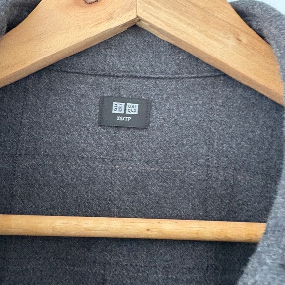 Uniqlo cropped grey cotton shirt - Picture 5 of 5
